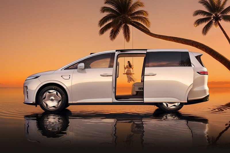 Минивэн Stelato V8 от BAIC и Huawei: новые фото и подробности